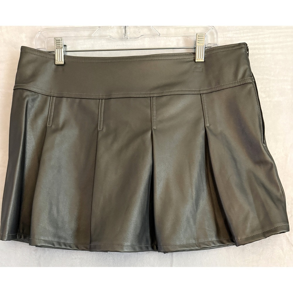 Celebrity Pink Faux Leather Pleated Mini Skirt Pewter Gray Metallic Size Large - Picture 2 of 8